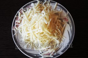 Куриное филе Сюрприз: Натереть твердый сыр