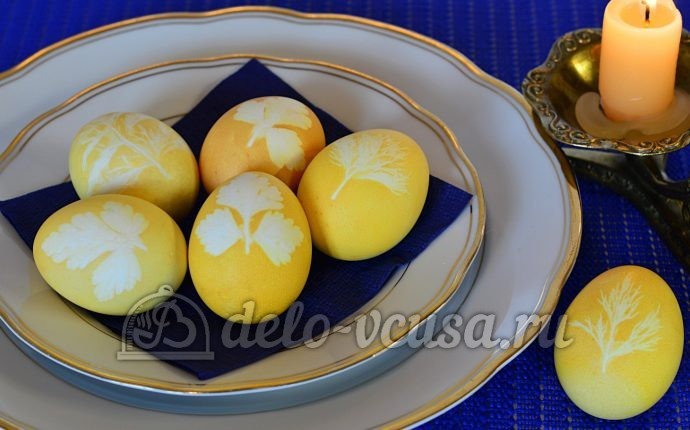 Пасхальные яйца с листочками