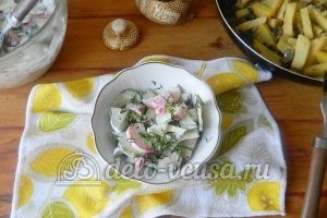 Салат из редиски и огурцов