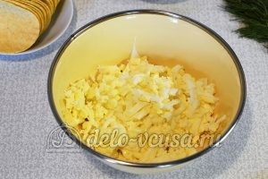 Сырная закуска на чипсах: Добавить плавленый сыр