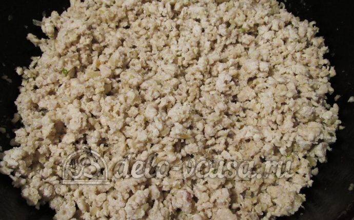 Зразы картофельные с курицей: Жарим до готовности Зразы картофельные с курицей: Жарим до готовности