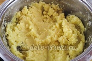 Зразы картофельные с курицей: Готовим пюре
