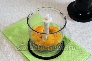 Пирог с апельсинами: Отделить цедру