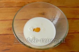 Блинный торт с заварным кремом: Яйца соединить с молоком