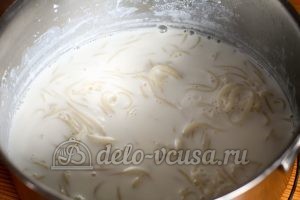 Молочный суп с вермишелью: Варим суп до готовности