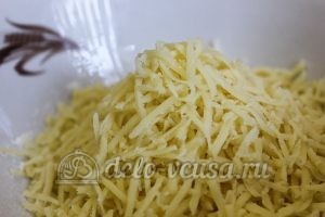 Овсяное печенье с сыром: Натереть сыр