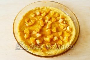 Песочный пирог с апельсинами: Оформить края пирога