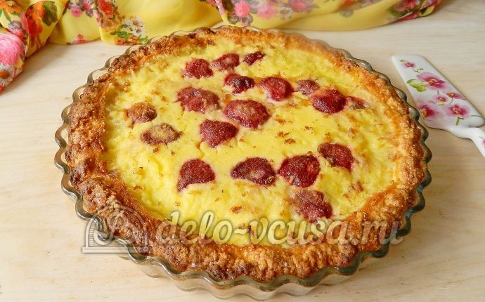 Pesochnyy-pirog-s-klubnikoy-690x430.jpg