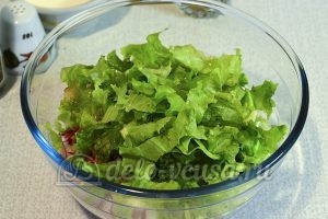 Салат из редиски со сметаной: Измельчить салат