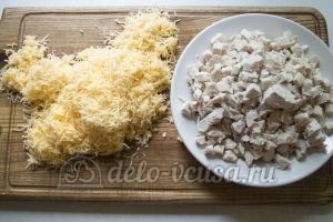 Салат Курочка ряба с грибами: Подготовить сыр и курицу