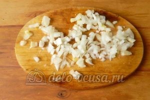 Жареная картошка с шампиньонами: Измельчить репчатый лук