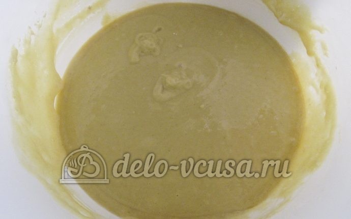 Маффины с клубникой: Замесить тесто
