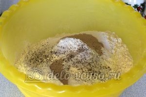 Пирожки с капустой и яйцом в духовке: Добавить дрожжи и соль