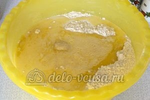 Пирожки с капустой и яйцом в духовке: Добавить яйца