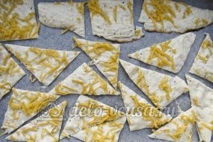 Чипсы из лаваша с сыром: Выпекаем 10 минут