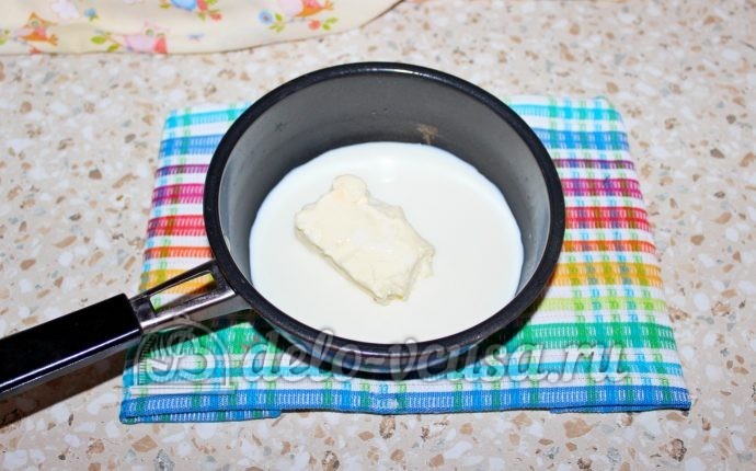 Шоколадный торт с малиной: Соединяем масло и молоко Шоколадный торт с малиной: Соединяем масло и молоко