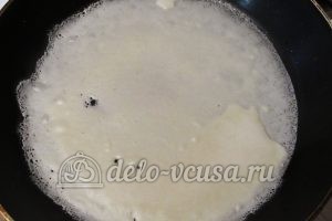 Ванильные блины: Выливаем тесто на сковородку