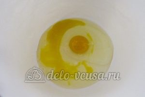 Ванильные блины: Разбиваем яйца