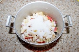 Заготовка из яблок для пирогов: Добавить сахар