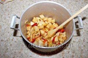 Заготовка из яблок для пирогов: Ставим на огонь