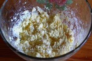 Сырники с маком: Соединить сахар, творог и яйца