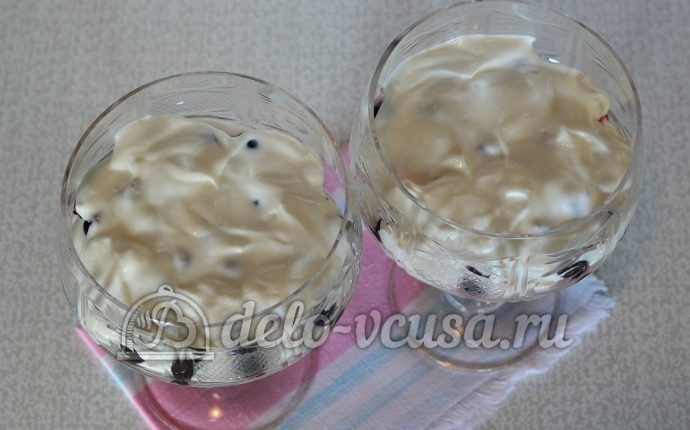 Творожный десерт с черной смородиной: Добавить творог Творожный десерт с черной смородиной: Добавить творог