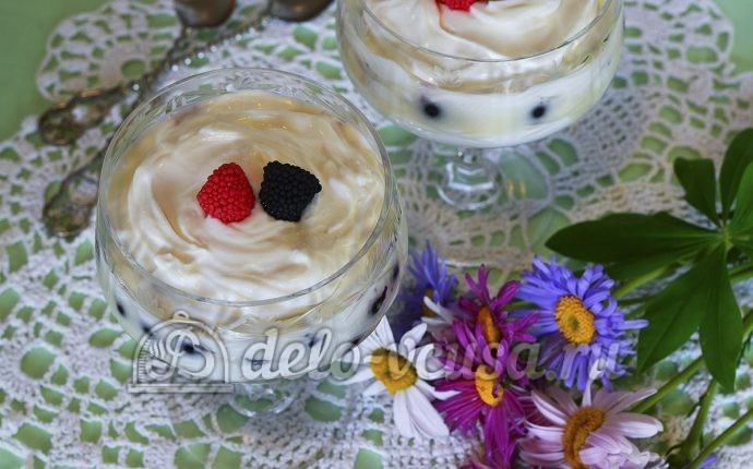 Творожный десерт с черной смородиной Творожный десерт с черной смородиной