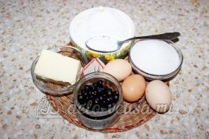 Кекс с черной смородиной: Ингредиенты