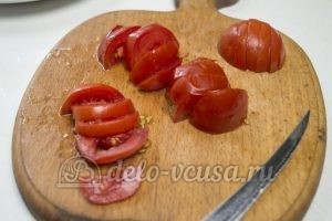 Пицца Фунги: Нарезаем помидоры
