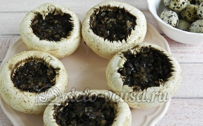 Фаршированные шампиньоны с перепелиными яйцами: Заполняем шляпки начинкой