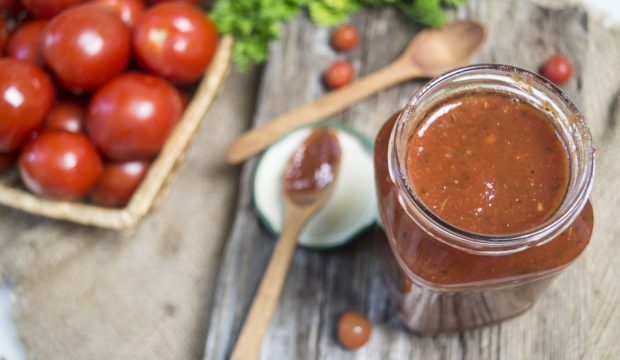 Кетчуп из помидоров и алычи