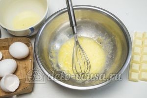 Торт Три шоколада: Взбиваем яйцо и желатин