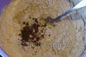 Сметанный пирог с персиками: Добавить корицу и соду