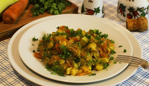 Жареные кабачки с морковью