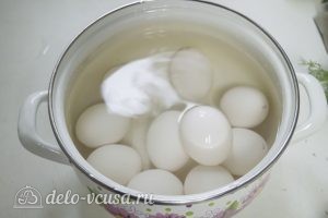 Яйца фаршированные луком: Яйца отварить
