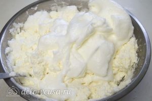 Краковский сырник: Ввести белки с творожную массу