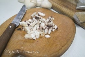 Мясные рулетики с грибами: Измельчить грибы