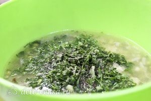 Суп-пюре из зеленого горошка: Добавить зелень и специи