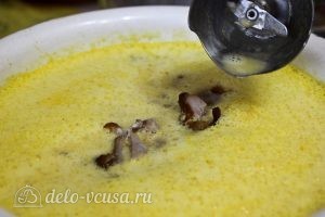Суп-пюре с тыквой: Пюрируем суп бленедером и добавляем курицу
