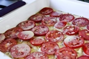 Запеканка из кабачков, помидоров и сыра: Заливаем смесью овощи в форме и ставим в духовку