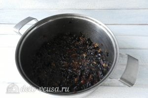 Желе из черной смородины: Ягоды измельчить