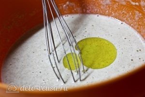 Блинчики с картошкой и грибами: Добавляем в тесто оливковое масло