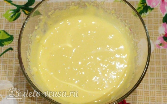 Брауни с творогом и вишней: Взбить