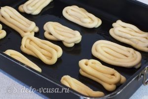 Домашние эклеры со сгущенкой: Формируем заготовки для пирожных из всего теста
