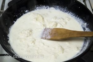 Картофельные шарики с сыром: Добавить сливки