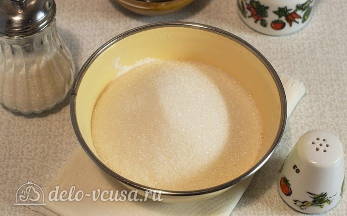 Постный тыквенный пирог: Добавляем соль и сахар