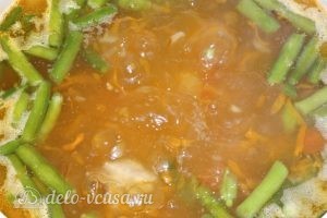Суп из стручковой фасоли: Добавить в кастрюлю овощи