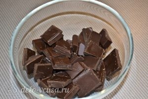 Творожные булочки с шоколадом: Подготовить шоколад