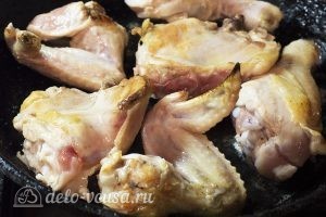 Курица в духовке под соусом: Переворачиваем курицу