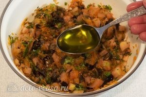 Овощной салат с оливковым маслом: Добавить оливковое масло